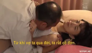 Lộ mặt, rên rỉ, cô đồng nghiệp gợi cảm đeo kính phản bội chồng tại nhà riêng