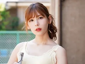 Bố dượng nắm thóp được bí mật cô con gái thường khoe dương vật nơi công cộng
